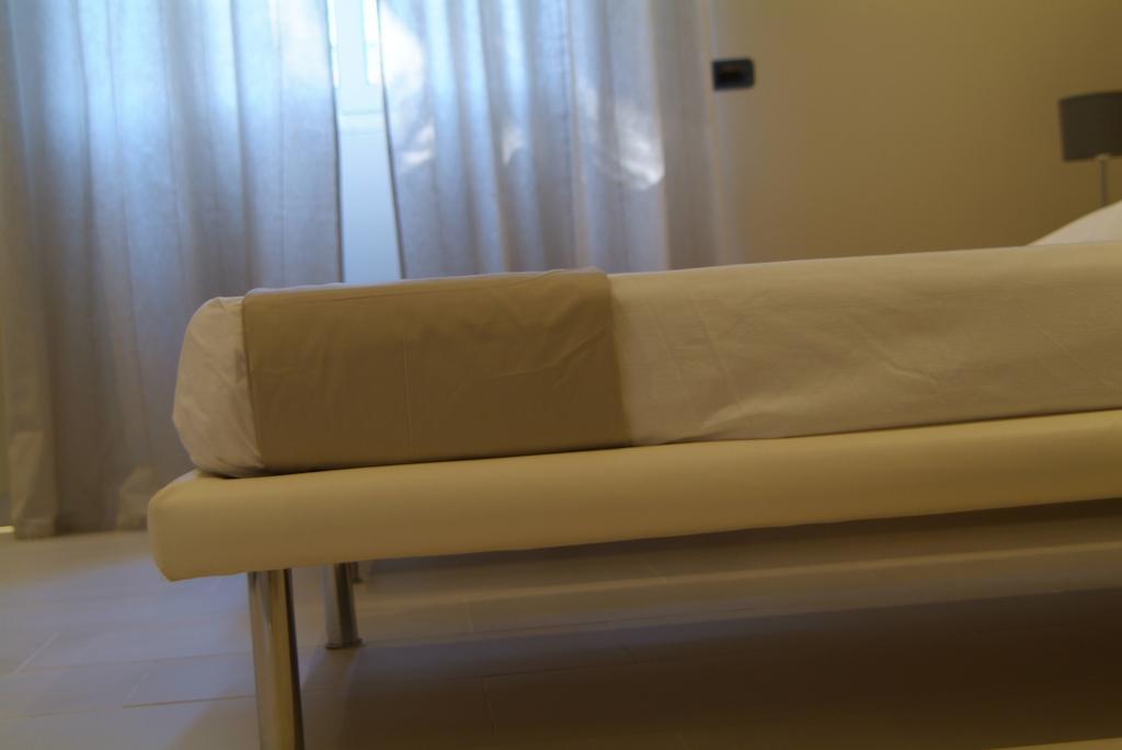 B&Beach Cagliari Guest House Habitación foto